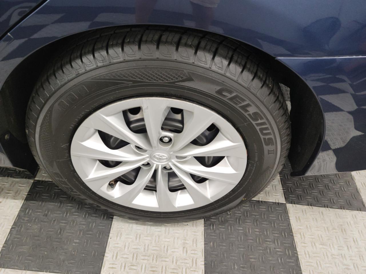 Toyota Camry 4dr Sdn LE Auto 2015