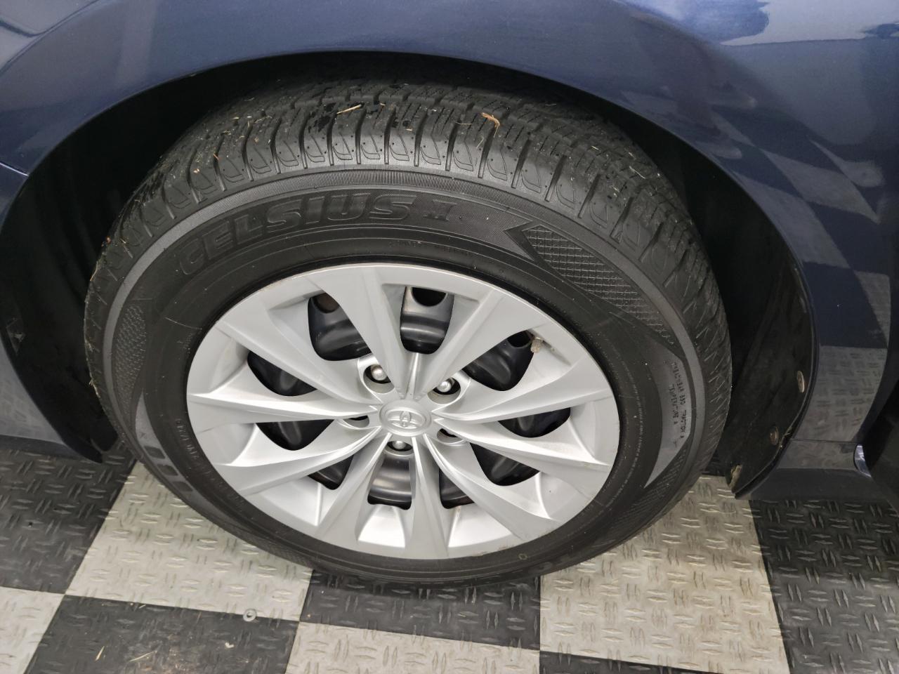 Toyota Camry 4dr Sdn LE Auto 2015