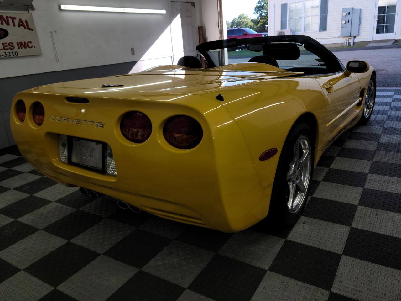 Chevrolet Corvette 2dr Convertible 2002
