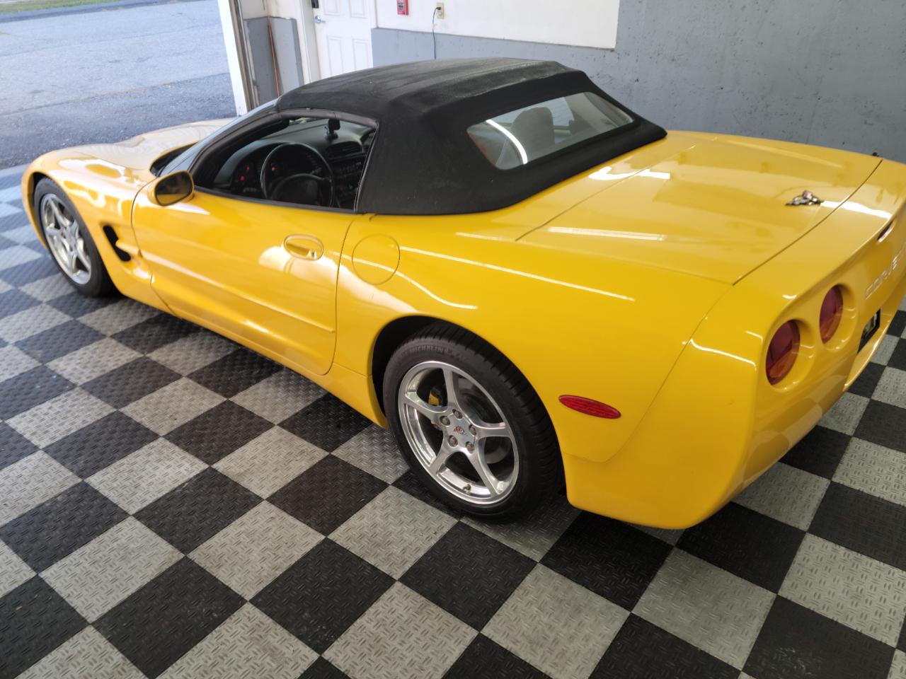 Chevrolet Corvette 2dr Convertible 2002