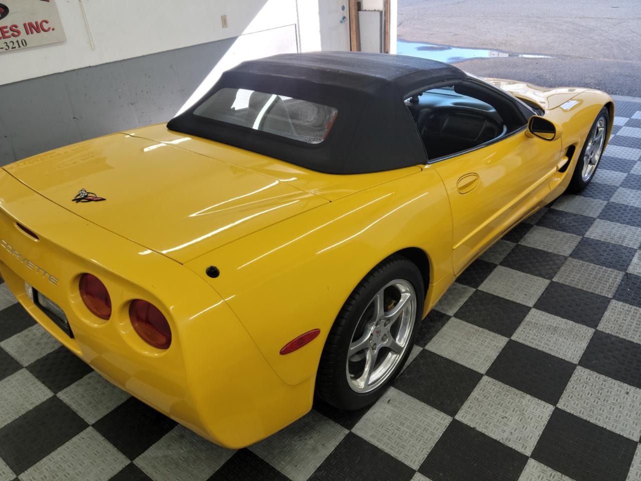 Chevrolet Corvette 2dr Convertible 2002