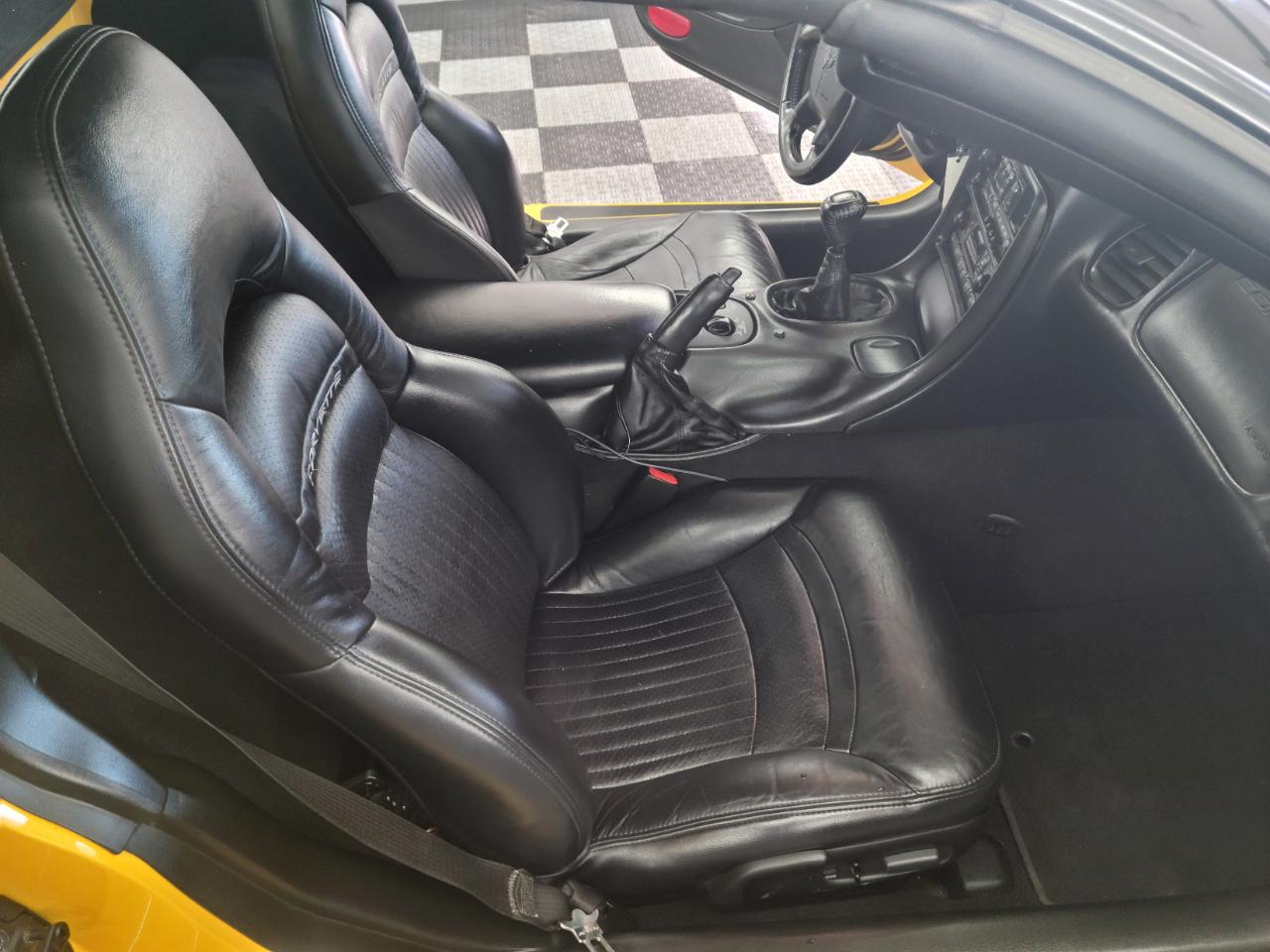 Chevrolet Corvette 2dr Convertible 2002
