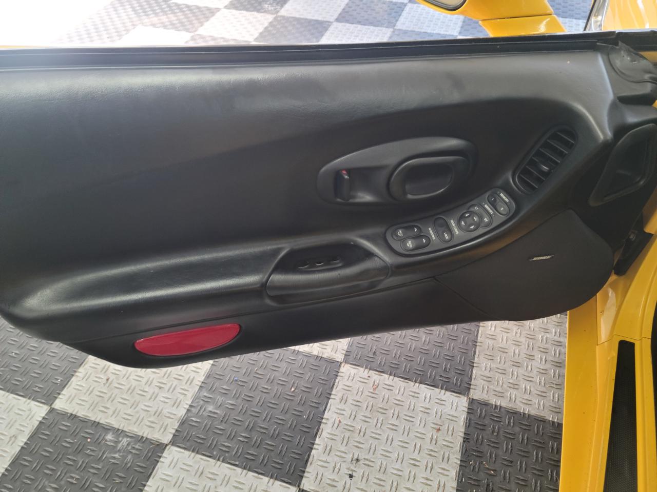 Chevrolet Corvette 2dr Convertible 2002