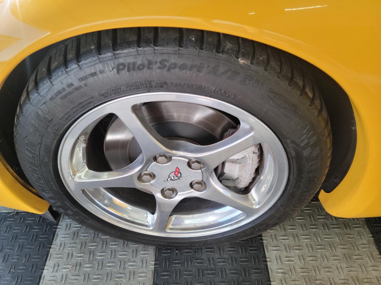 Chevrolet Corvette 2dr Convertible 2002