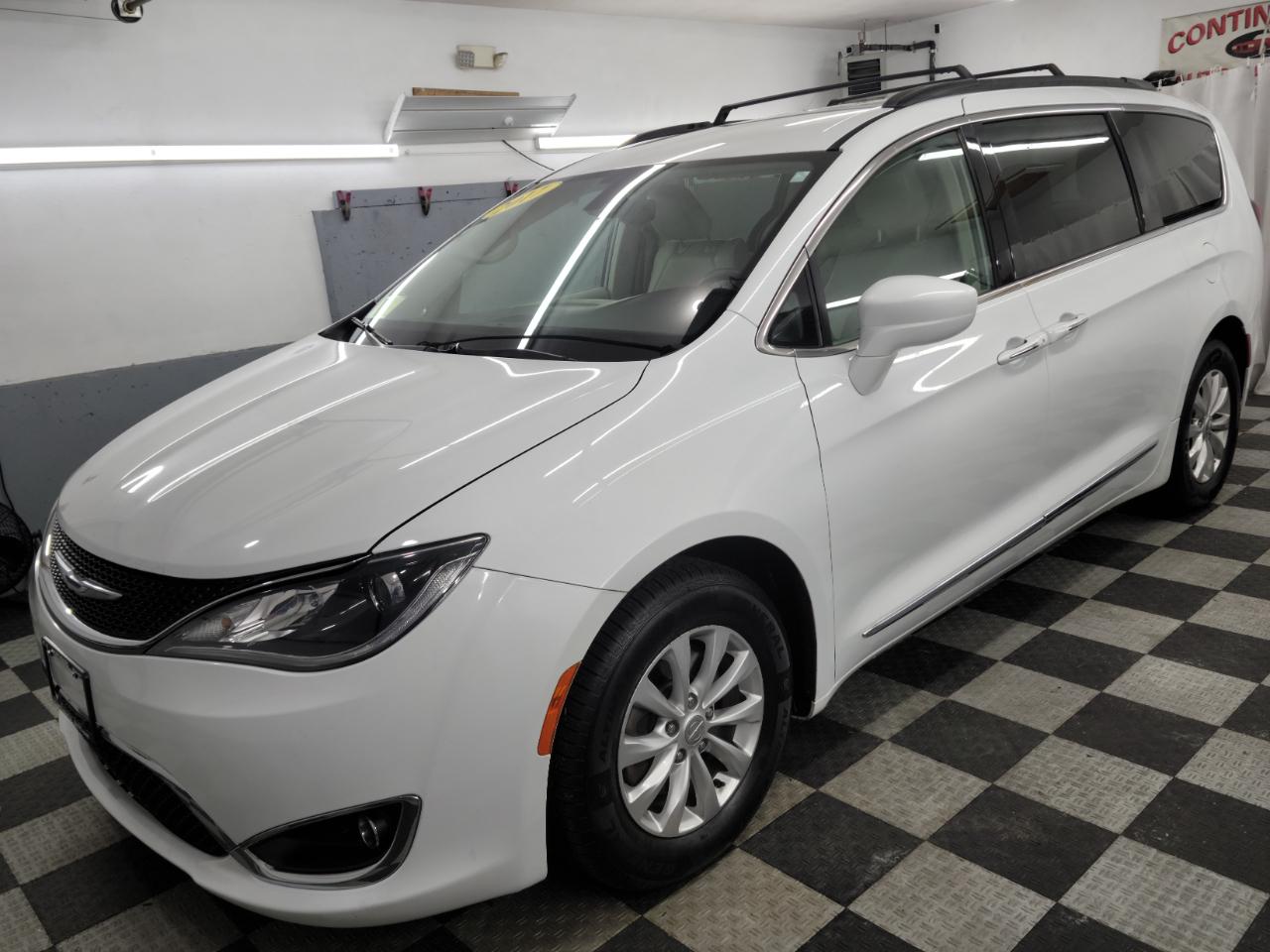 Chrysler Pacifica Touring-L FWD 2017
