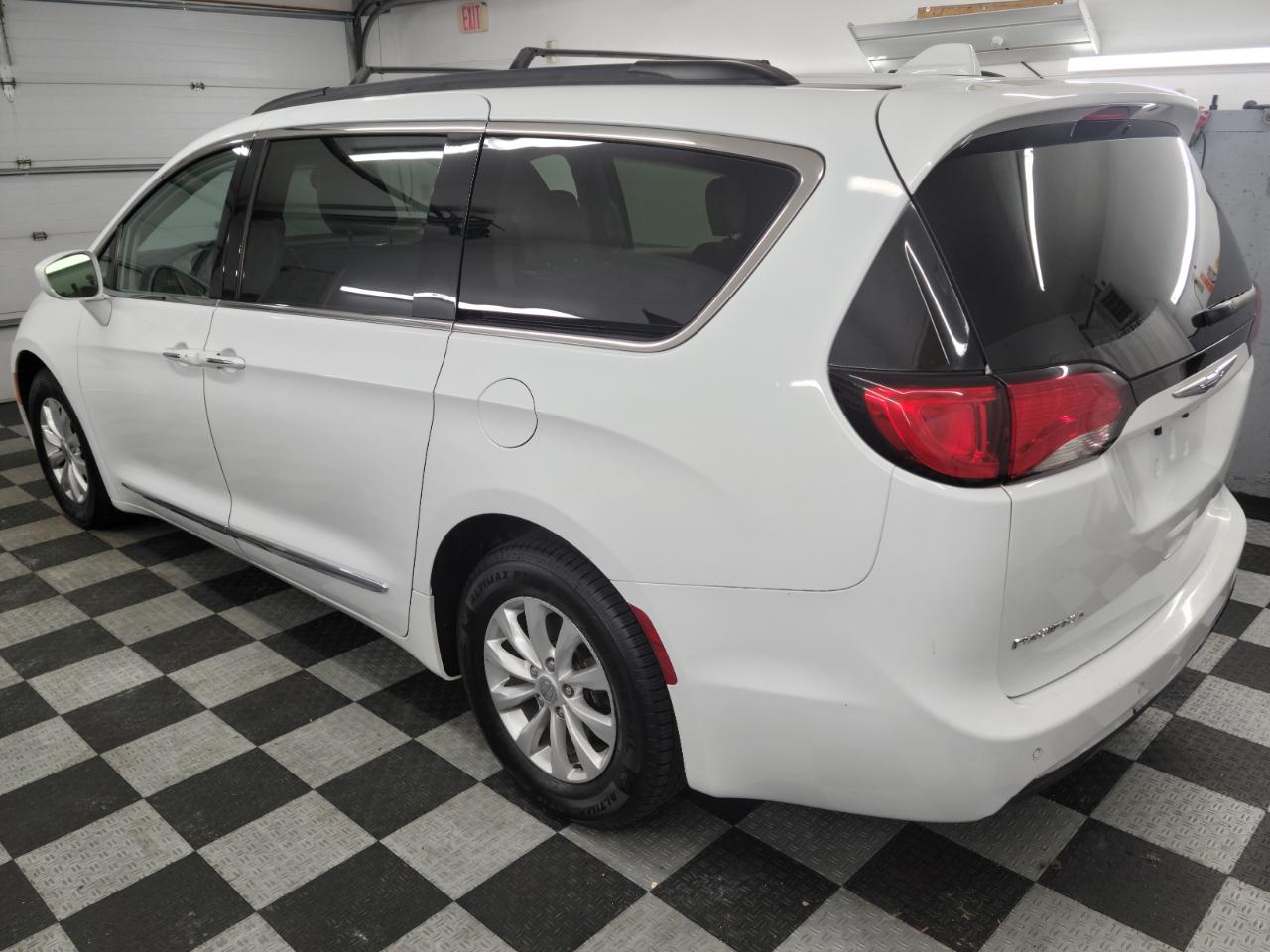 Chrysler Pacifica Touring-L FWD 2017