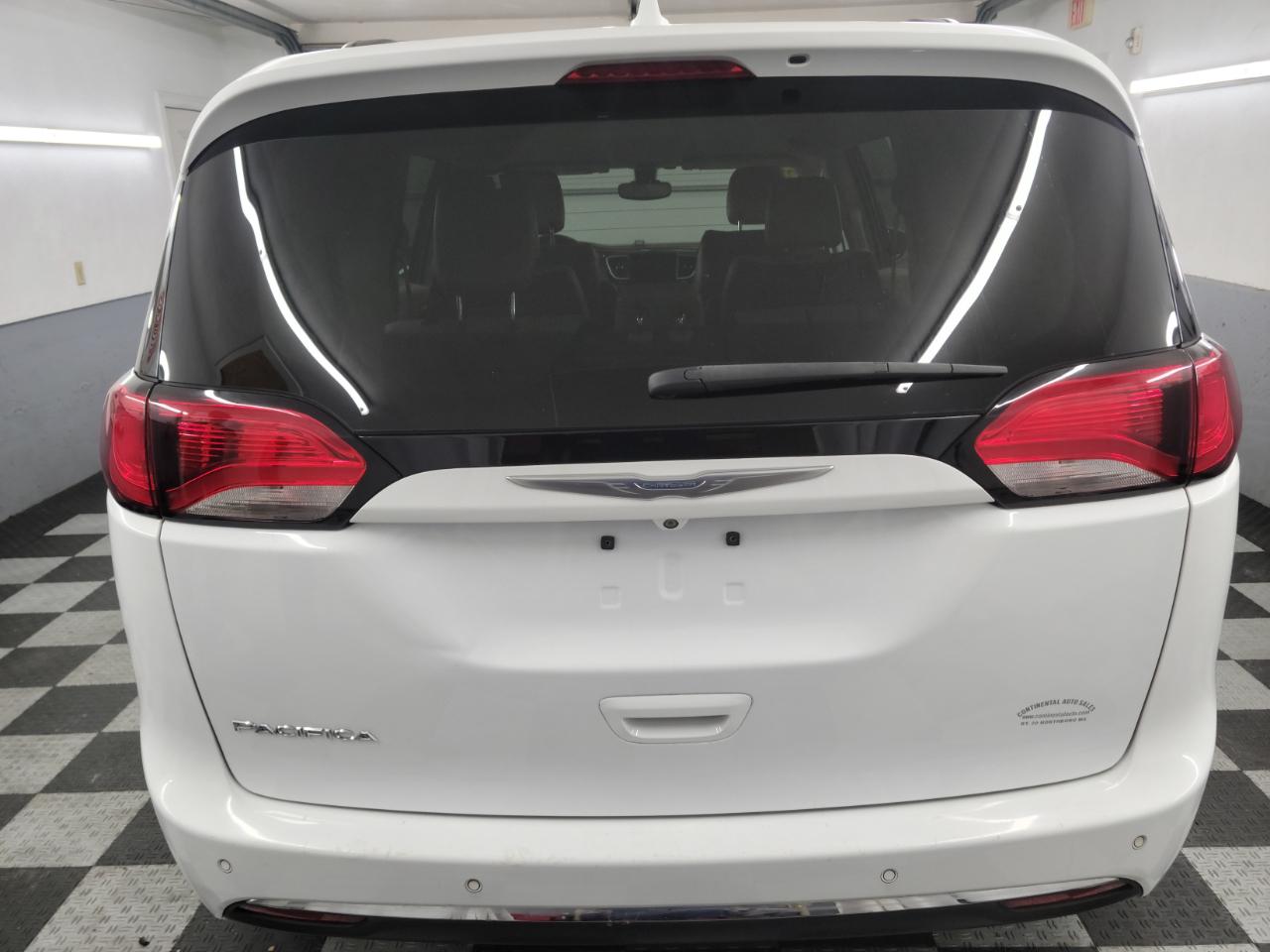 Chrysler Pacifica Touring-L FWD 2017