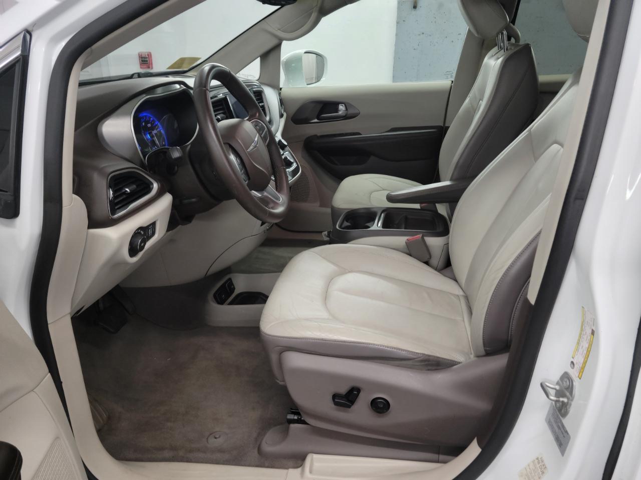 Chrysler Pacifica Touring-L FWD 2017