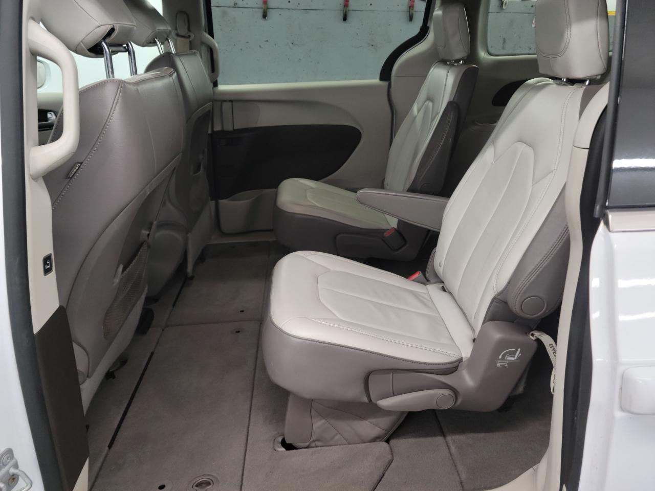 Chrysler Pacifica Touring-L FWD 2017