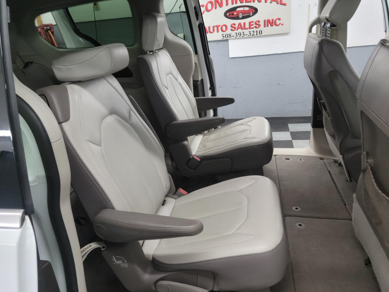 Chrysler Pacifica Touring-L FWD 2017