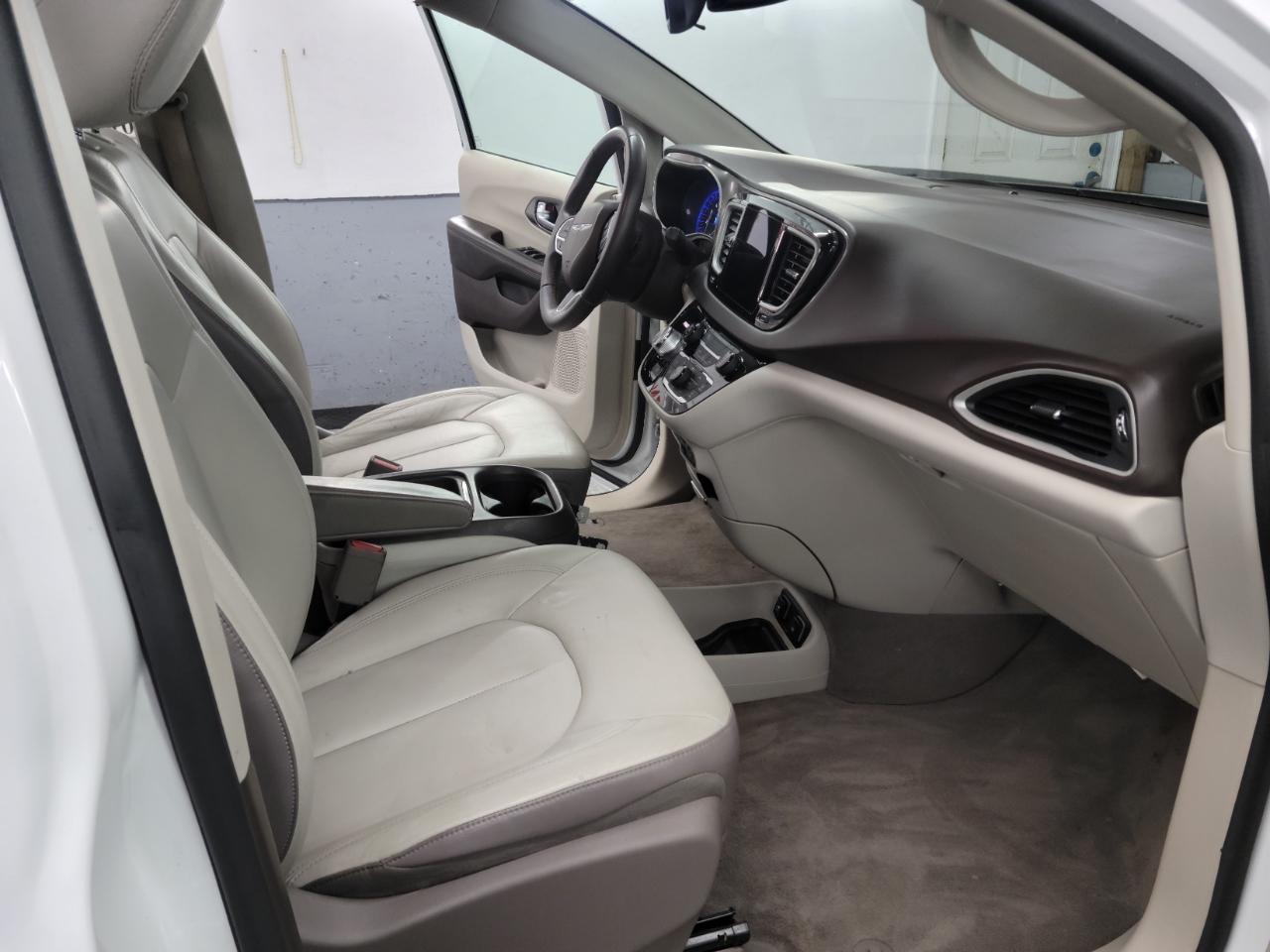 Chrysler Pacifica Touring-L FWD 2017