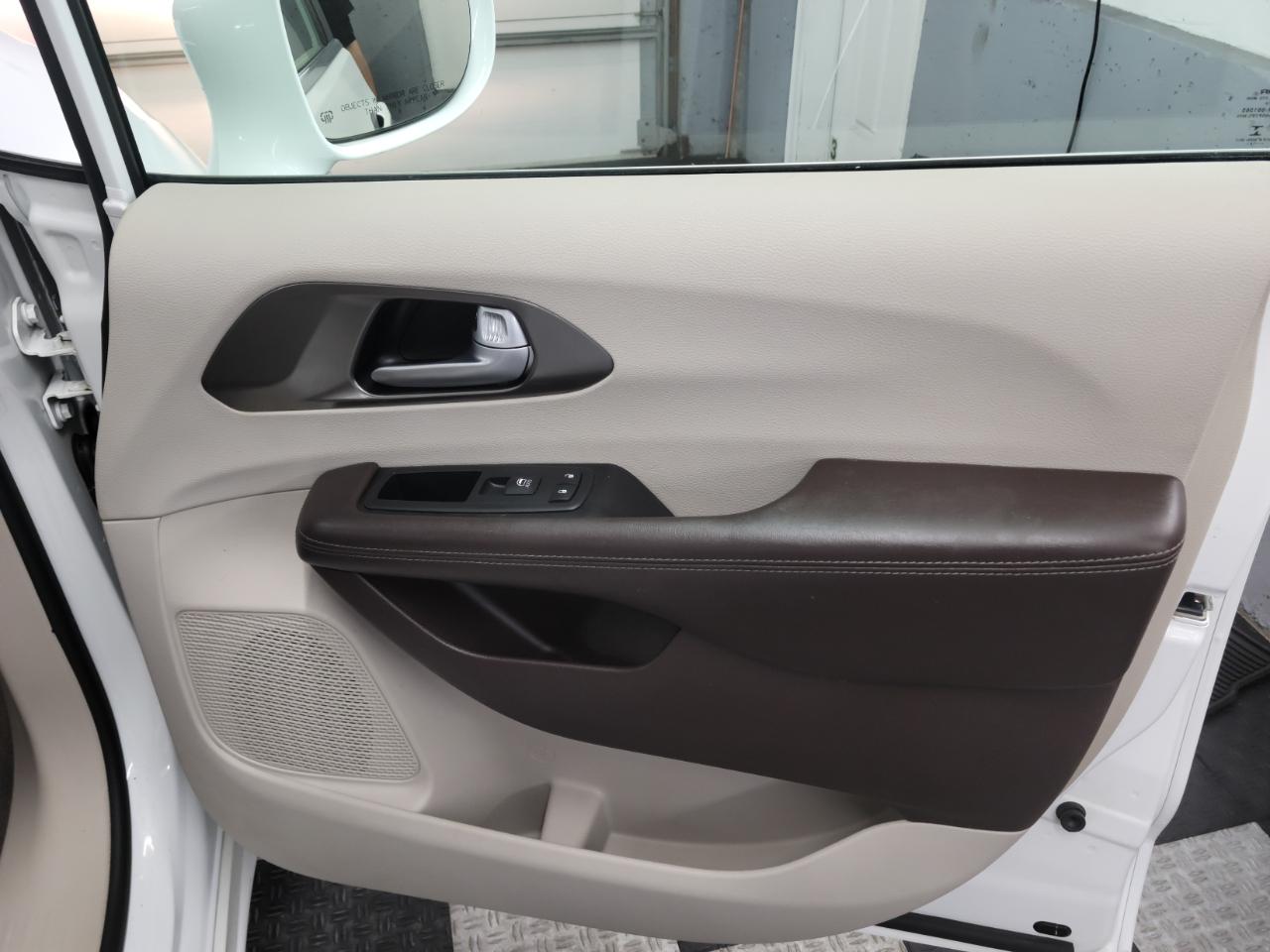 Chrysler Pacifica Touring-L FWD 2017