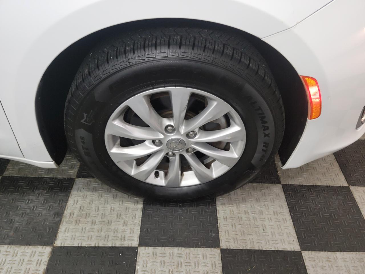 Chrysler Pacifica Touring-L FWD 2017