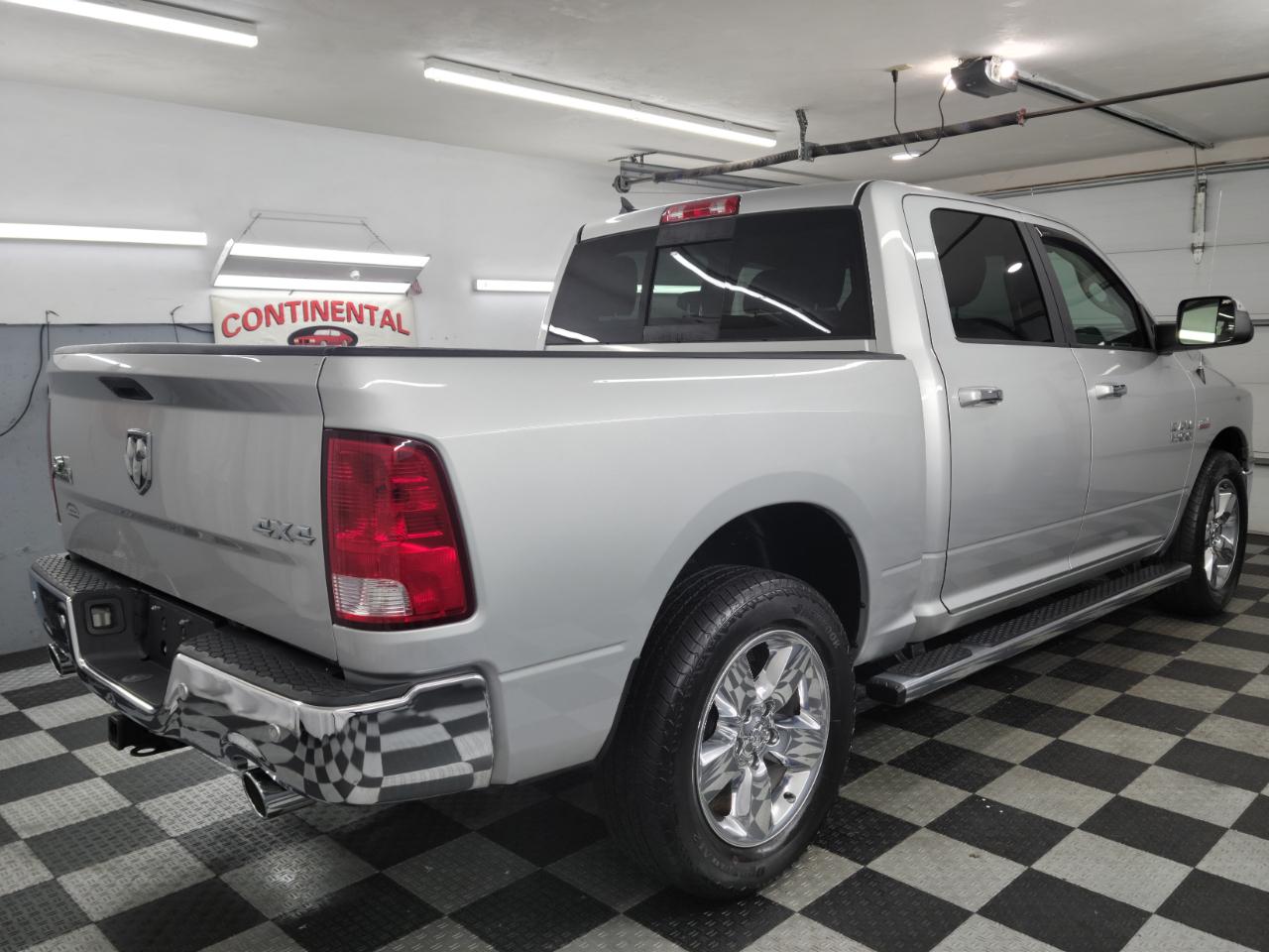 RAM 1500 Big Horn 4x4 Crew Cab 5'7" Box 2017