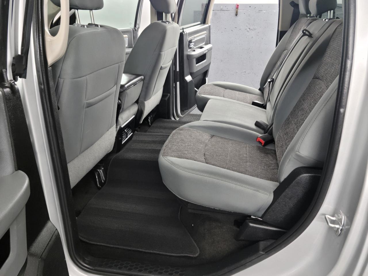 RAM 1500 Big Horn 4x4 Crew Cab 5'7" Box 2017