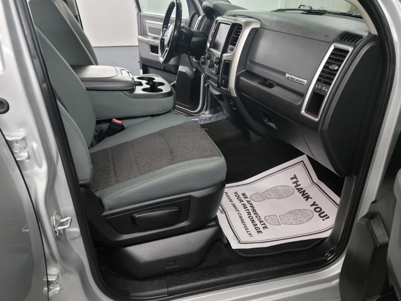 RAM 1500 Big Horn 4x4 Crew Cab 5'7" Box 2017
