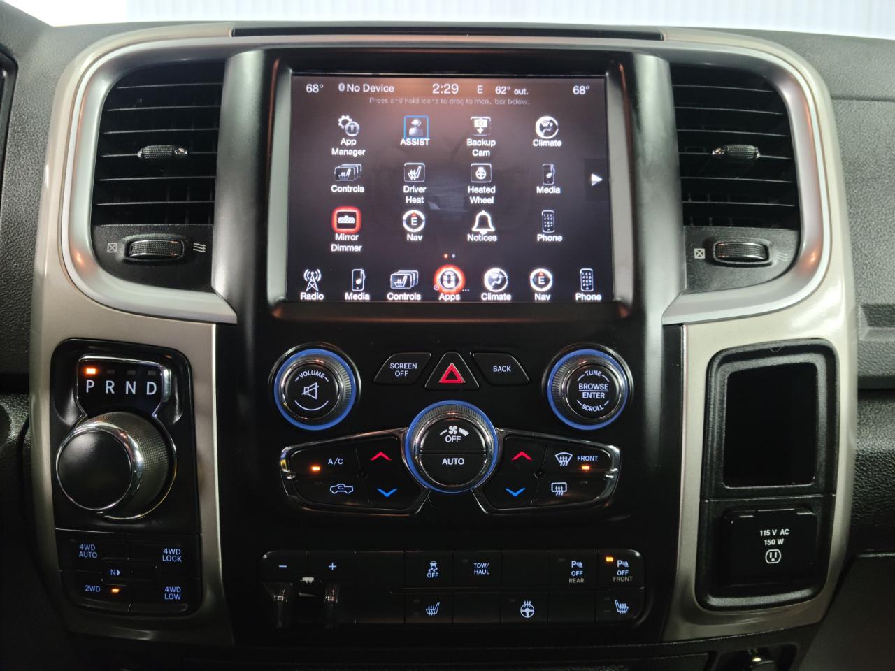 RAM 1500 Big Horn 4x4 Crew Cab 5'7" Box 2017
