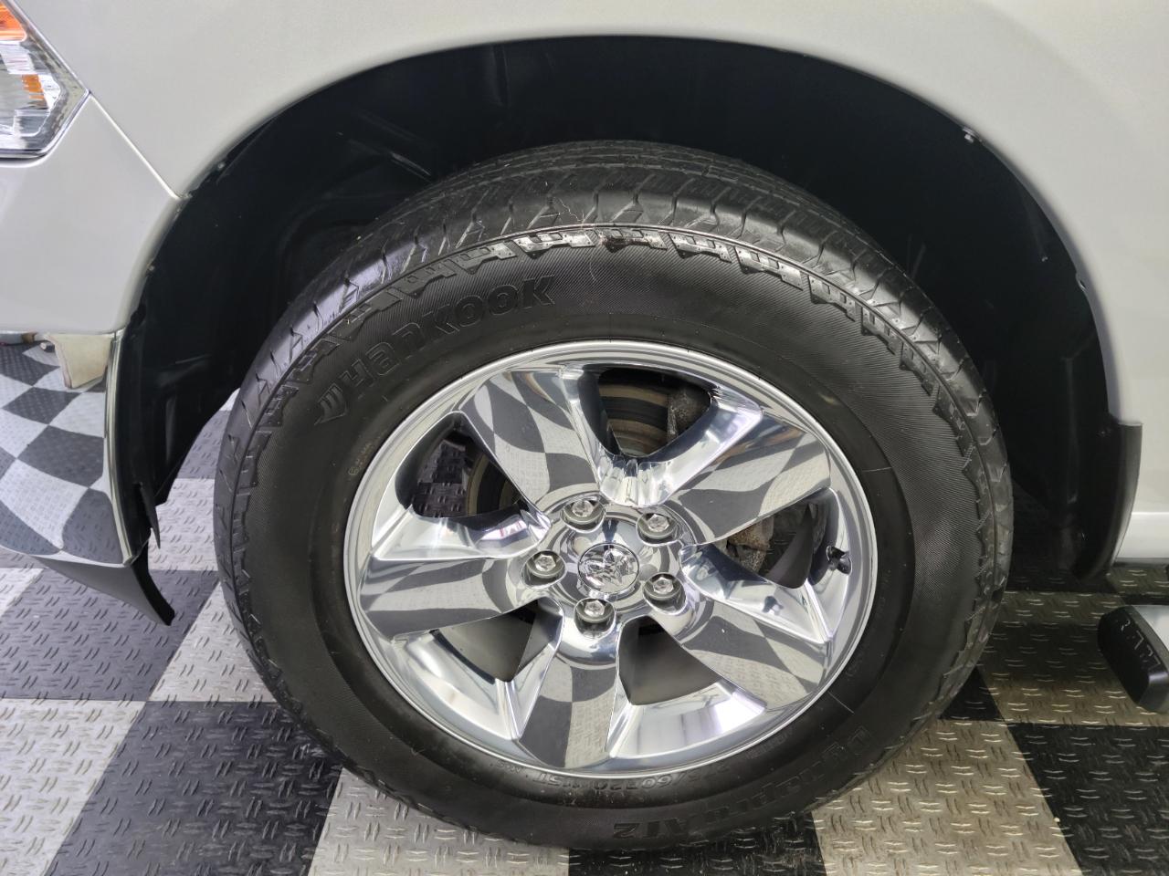 RAM 1500 Big Horn 4x4 Crew Cab 5'7" Box 2017