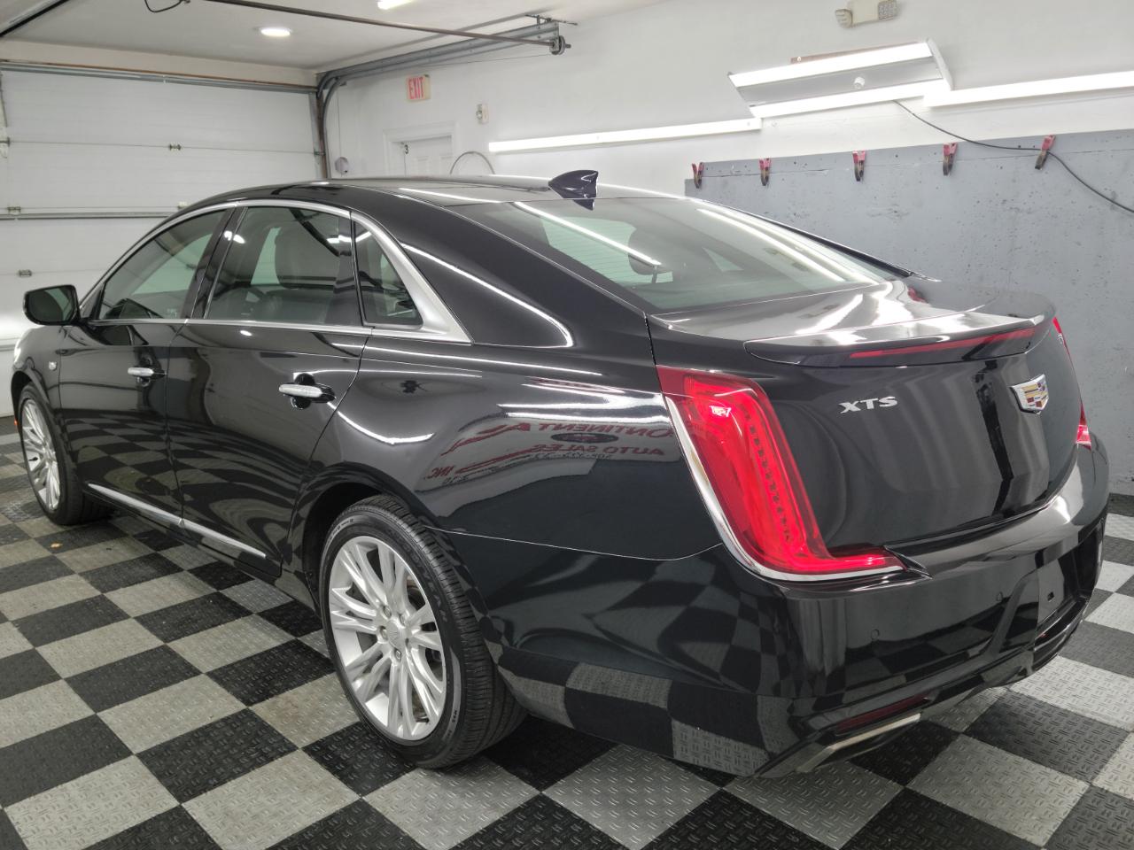 Cadillac XTS 4dr Sdn Luxury FWD 2018