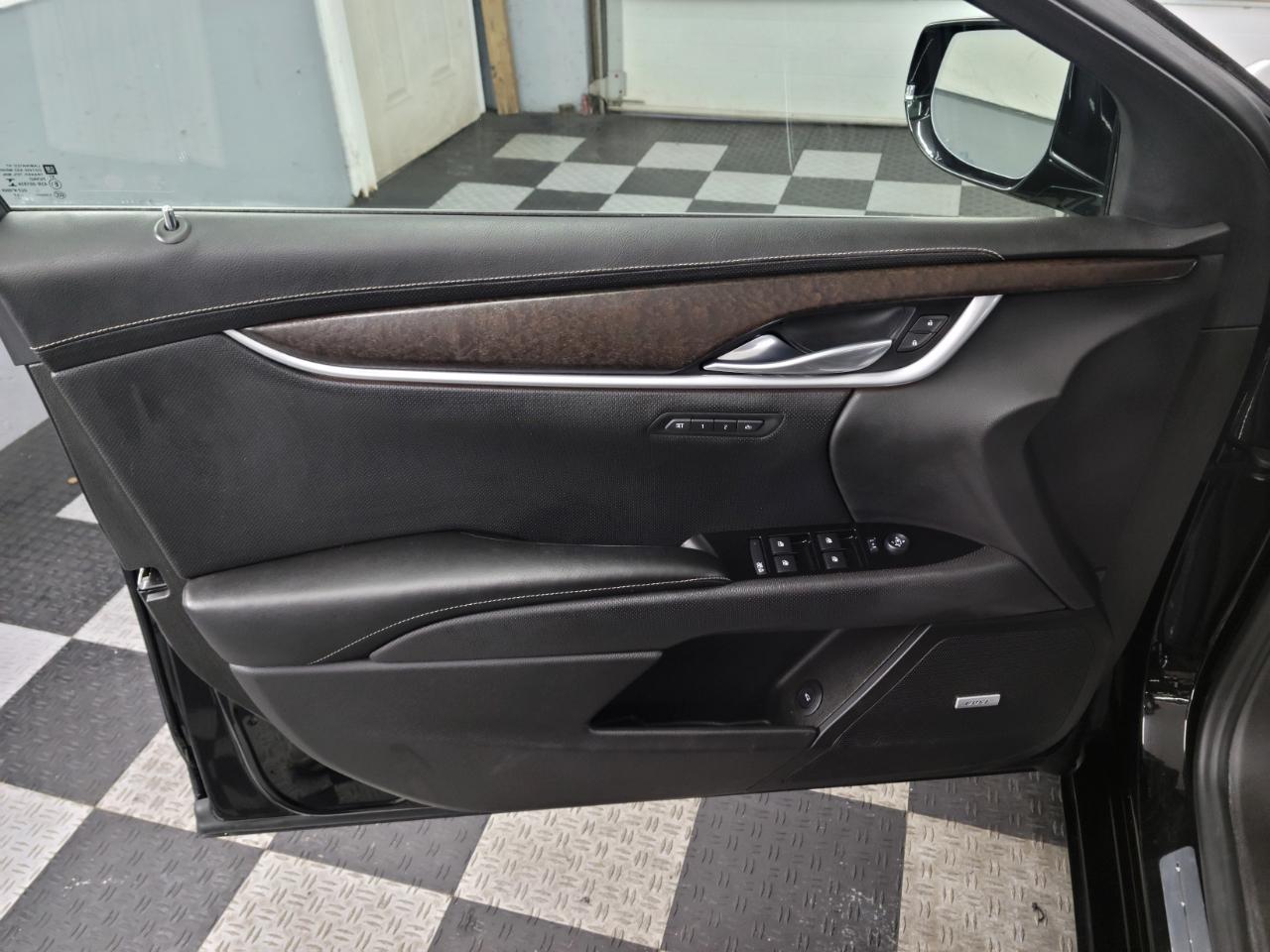 Cadillac XTS 4dr Sdn Luxury FWD 2018