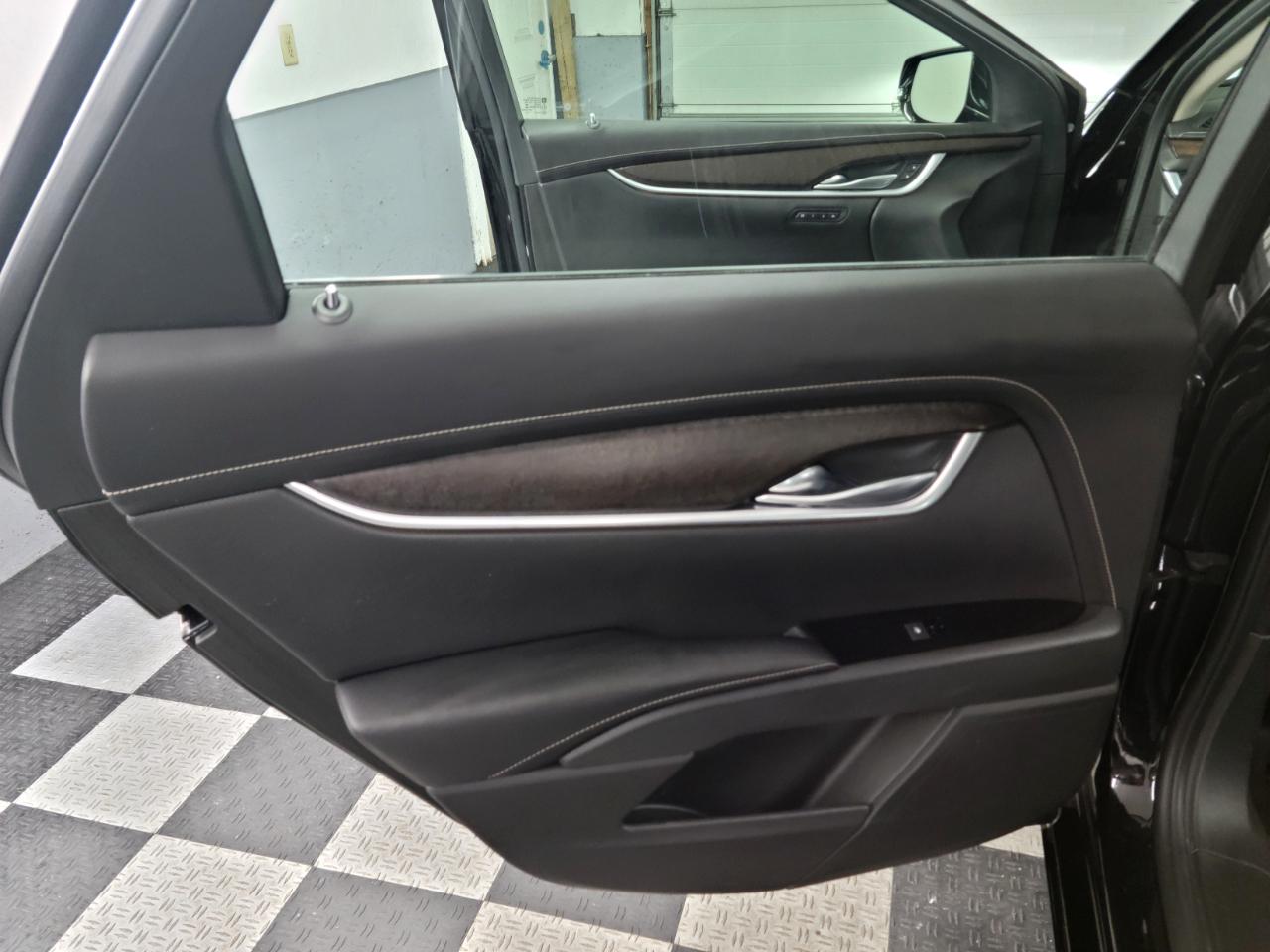 Cadillac XTS 4dr Sdn Luxury FWD 2018