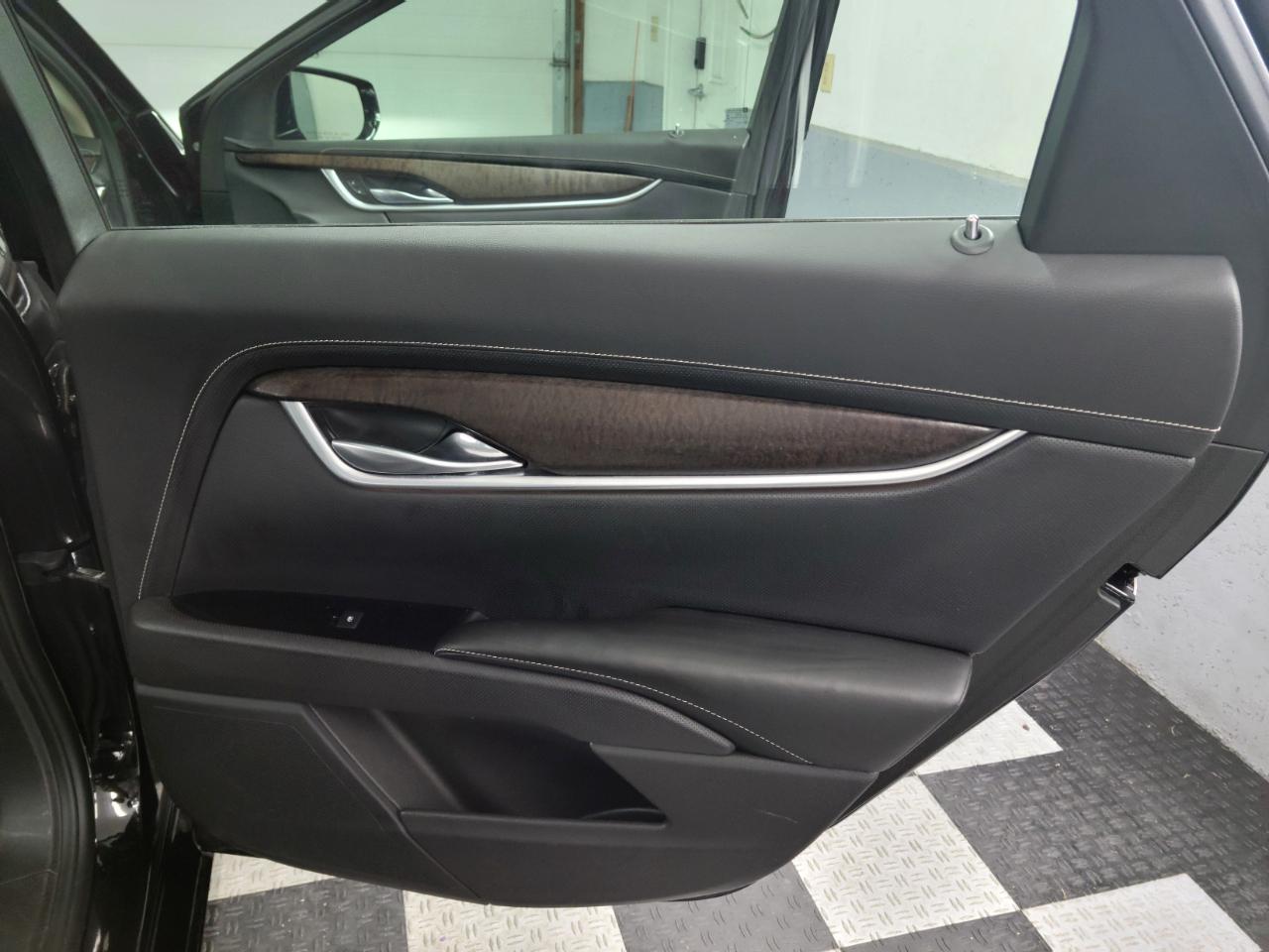Cadillac XTS 4dr Sdn Luxury FWD 2018