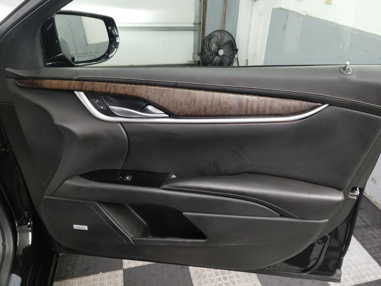 Cadillac XTS 4dr Sdn Luxury FWD 2018