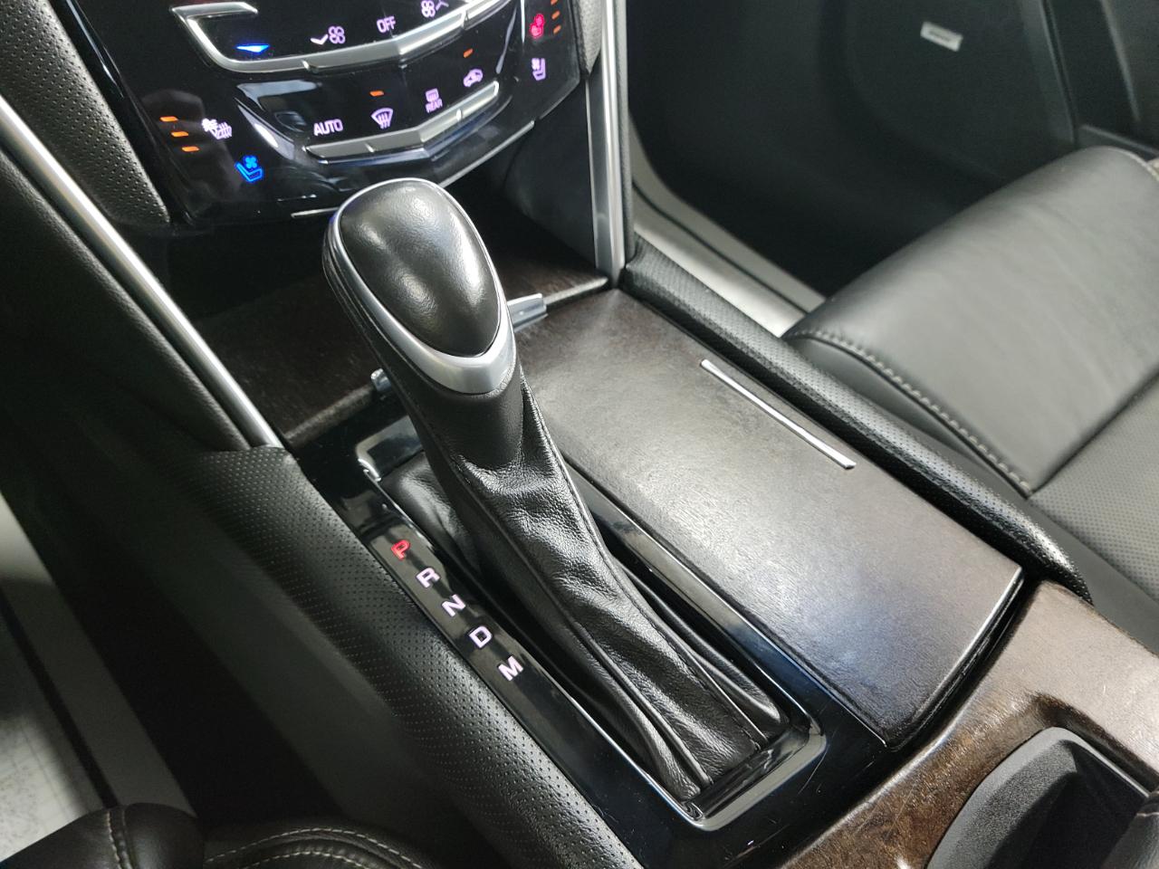 Cadillac XTS 4dr Sdn Luxury FWD 2018