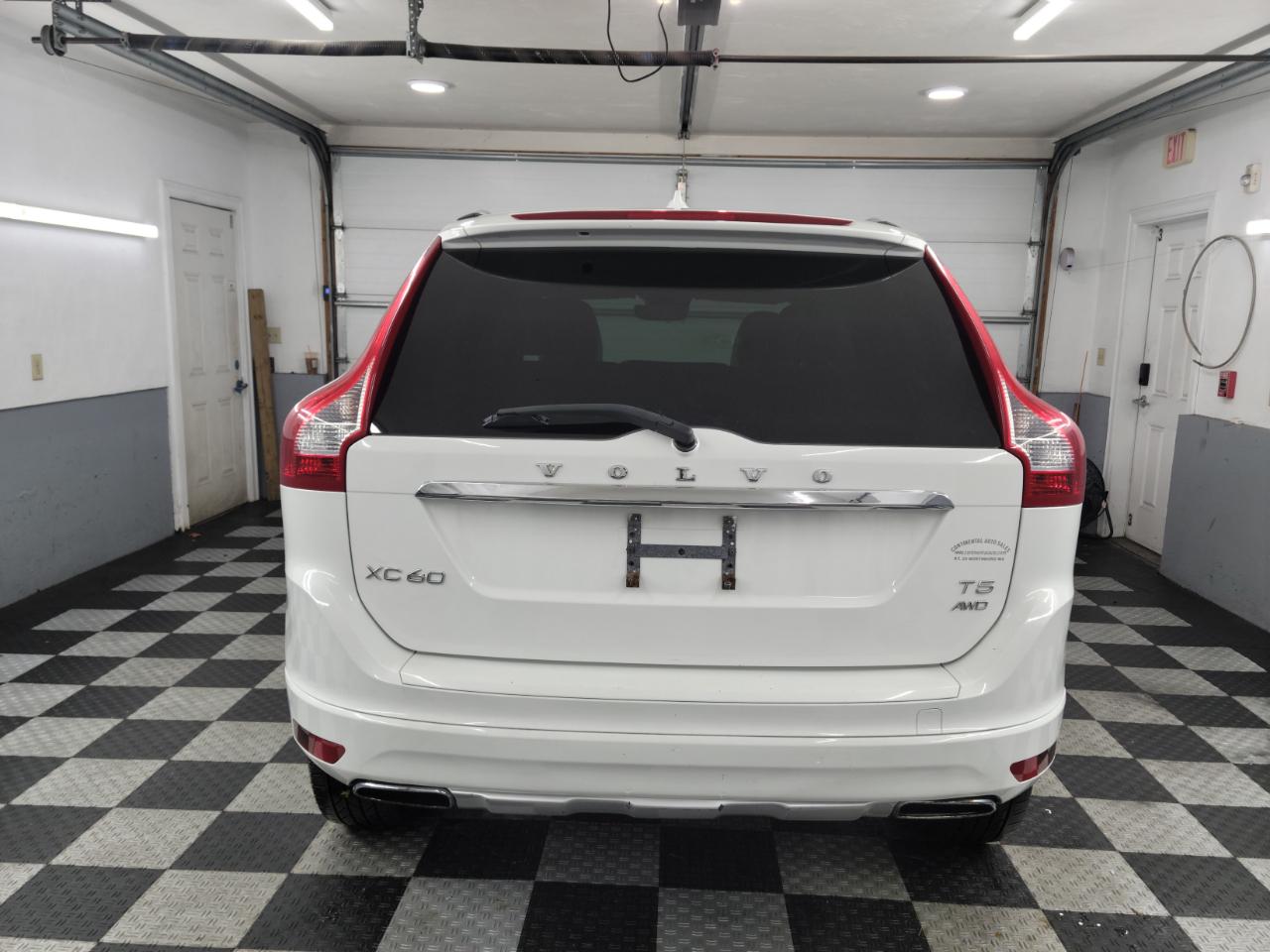 Volvo XC60 2015.5 AWD 4dr T5 2015