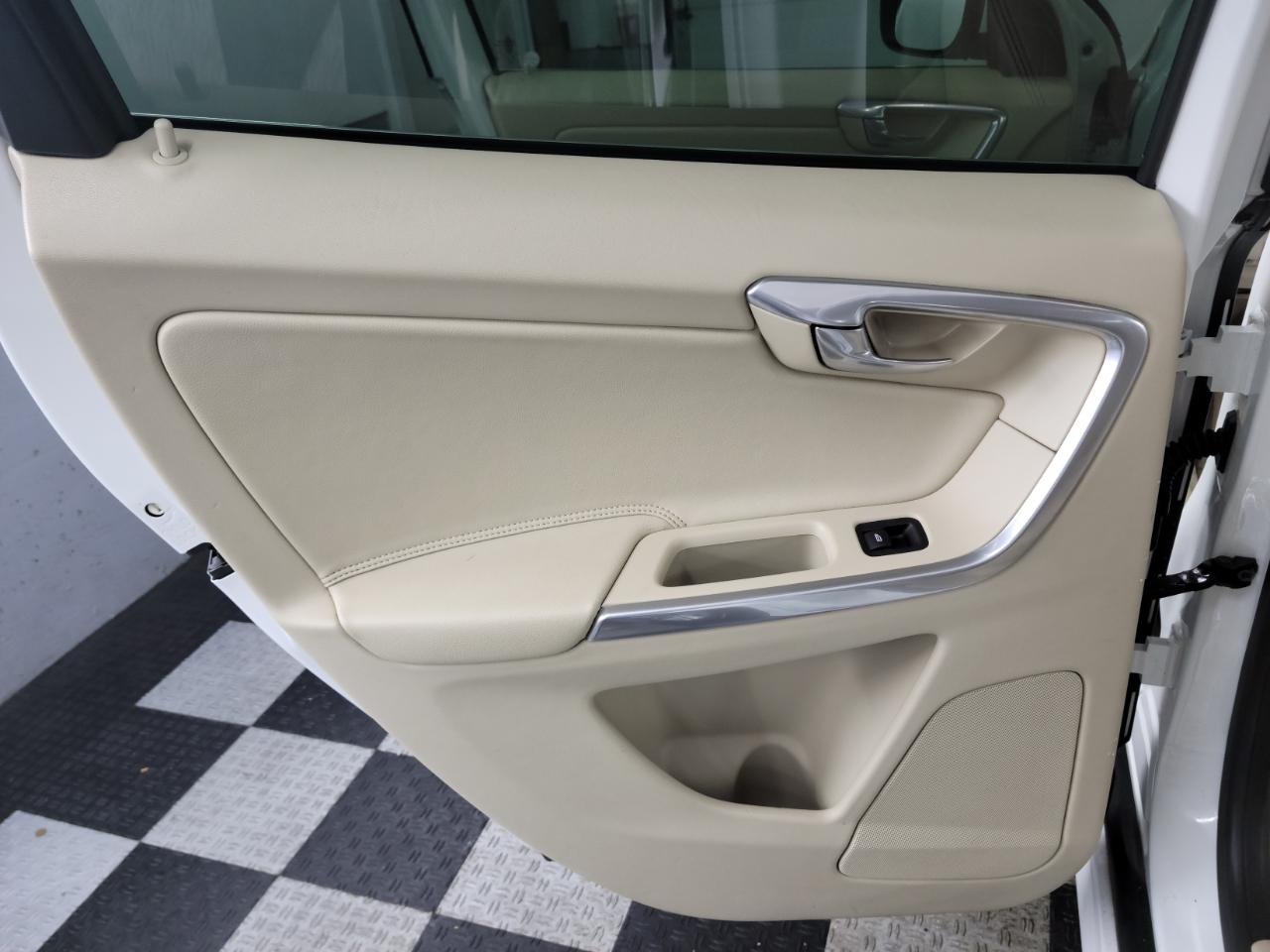 Volvo XC60 2015.5 AWD 4dr T5 2015