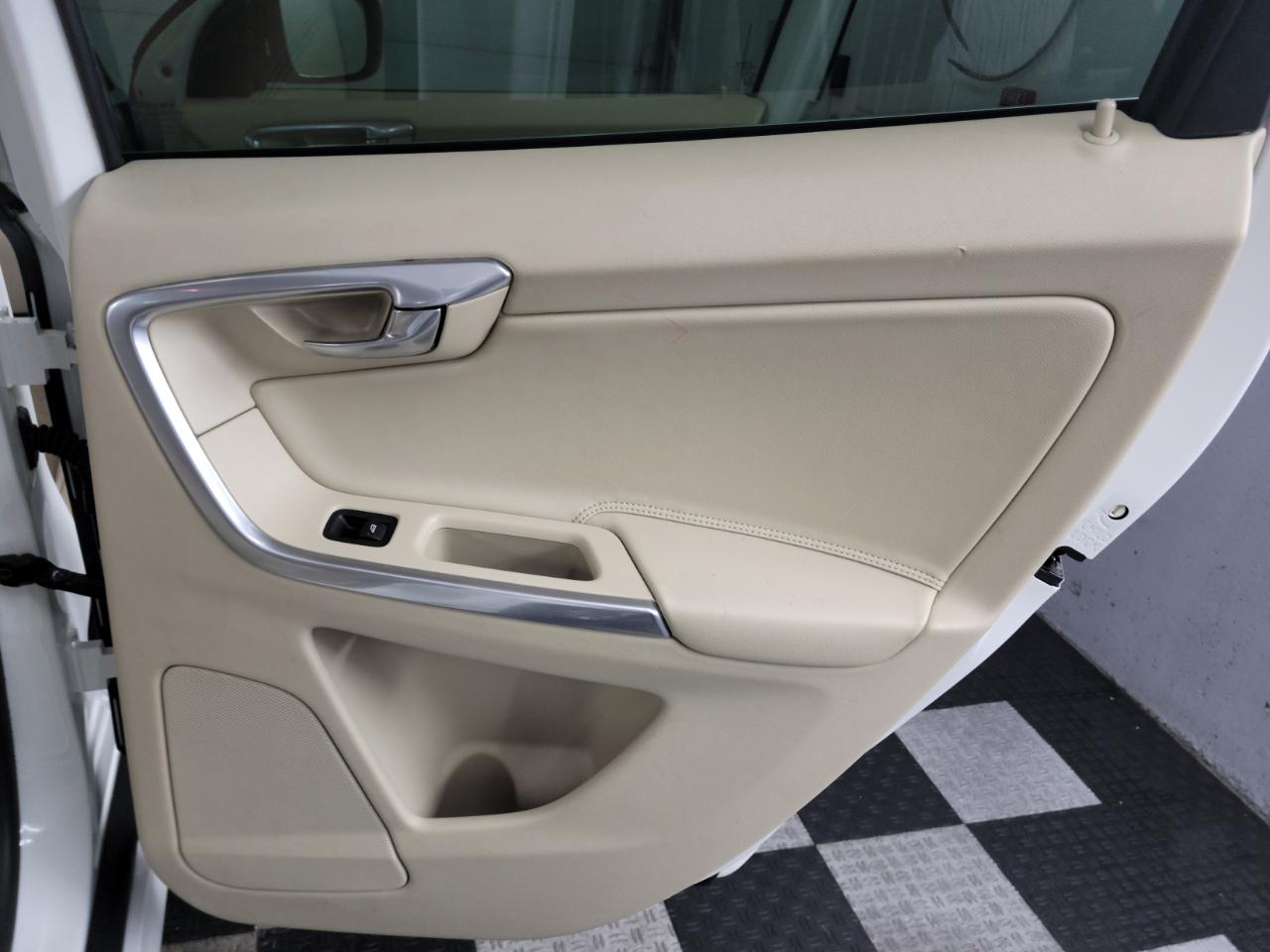 Volvo XC60 2015.5 AWD 4dr T5 2015