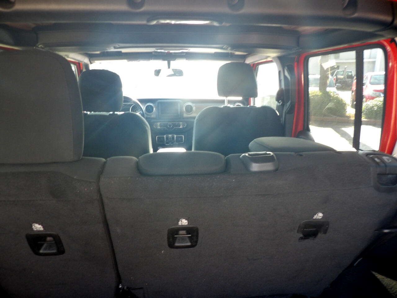 2020 Jeep Wrangler Unlimited Sahara photo 13