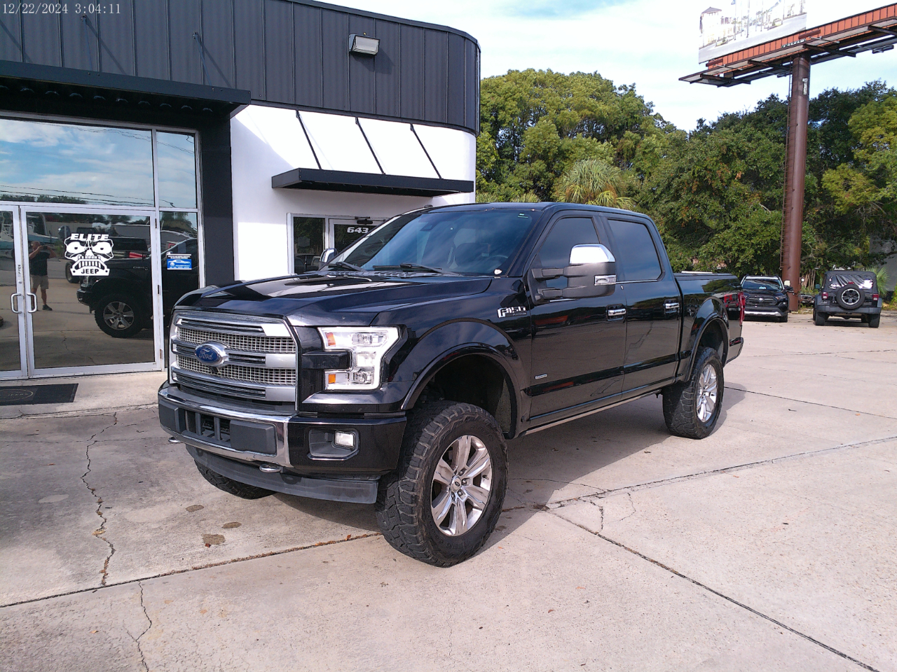 Ford F-150 Platinum 4WD SuperCrew 5.5' Box 2017 Ford F-150 Platinum 4WD SuperCrew 5.5' Box 2017