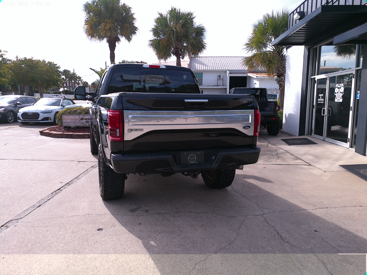 Ford F-150 Platinum 4WD SuperCrew 5.5' Box 2017 Ford F-150 Platinum 4WD SuperCrew 5.5' Box 2017