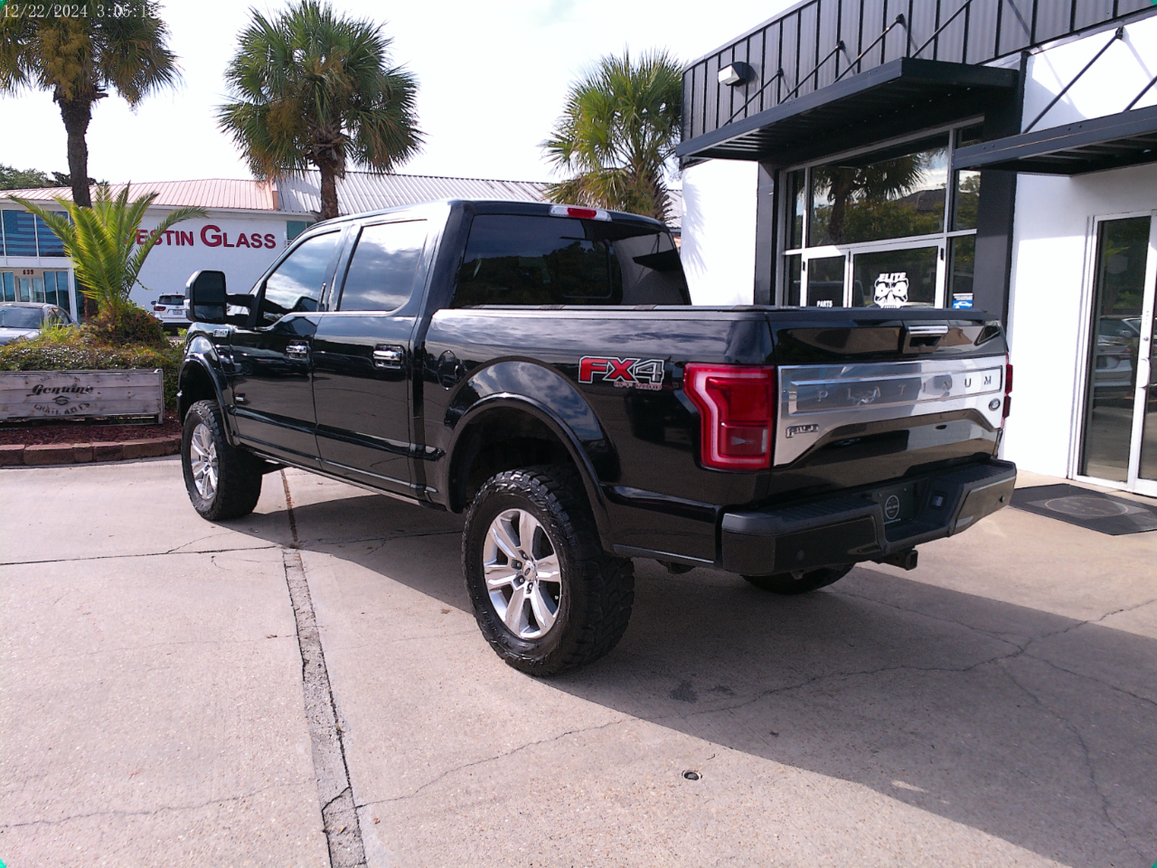 Ford F-150 Platinum 4WD SuperCrew 5.5' Box 2017 Ford F-150 Platinum 4WD SuperCrew 5.5' Box 2017
