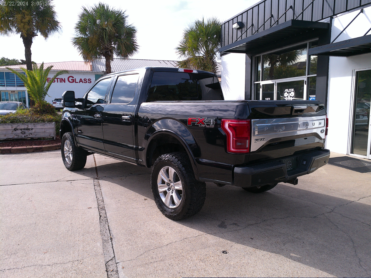 Ford F-150 Platinum 4WD SuperCrew 5.5' Box 2017 Ford F-150 Platinum 4WD SuperCrew 5.5' Box 2017