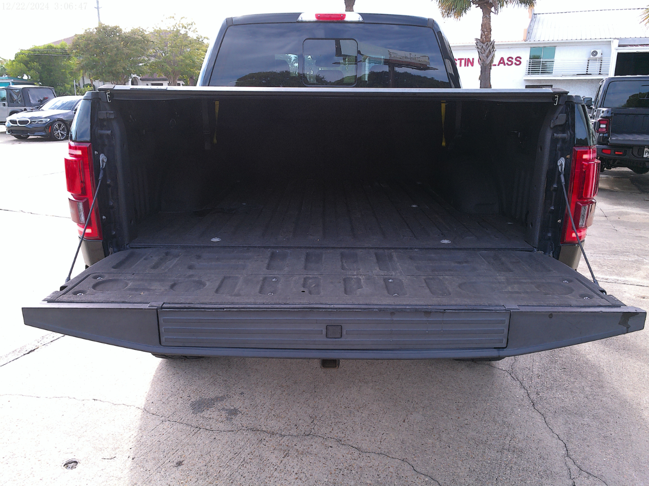 Ford F-150 Platinum 4WD SuperCrew 5.5' Box 2017 Ford F-150 Platinum 4WD SuperCrew 5.5' Box 2017