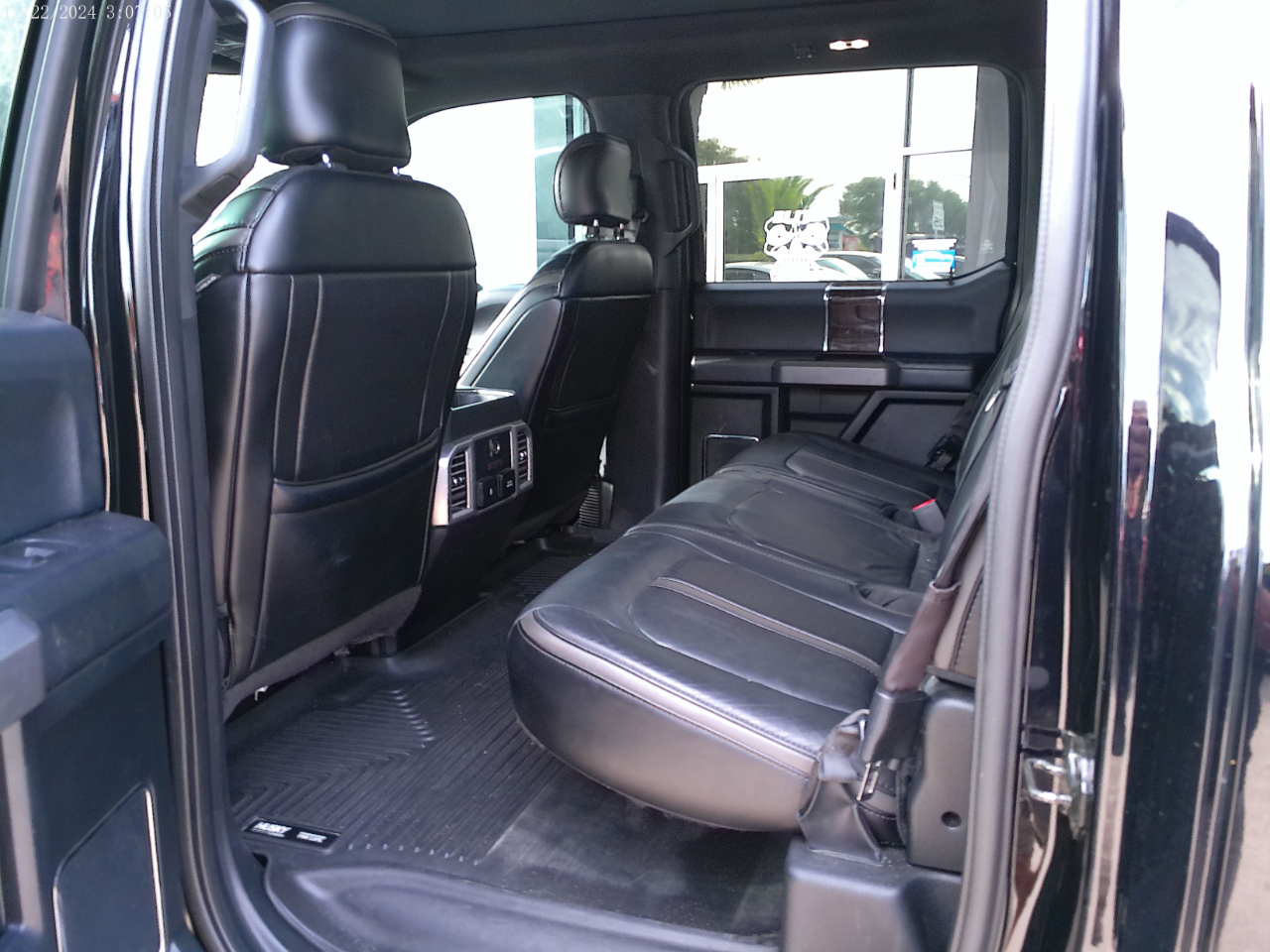 Ford F-150 Platinum 4WD SuperCrew 5.5' Box 2017 Ford F-150 Platinum 4WD SuperCrew 5.5' Box 2017