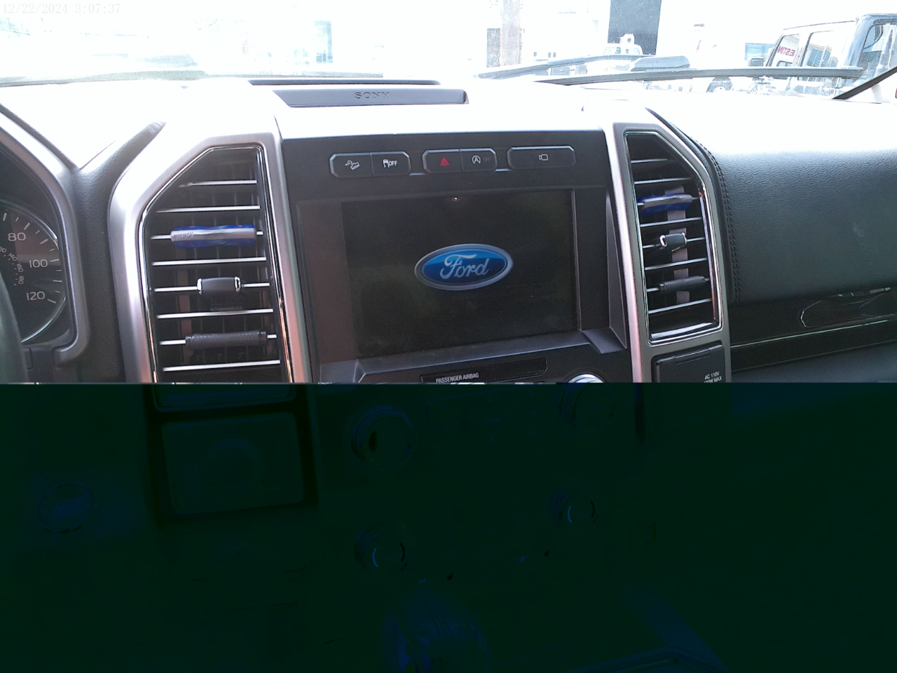 Ford F-150 Platinum 4WD SuperCrew 5.5' Box 2017 Ford F-150 Platinum 4WD SuperCrew 5.5' Box 2017