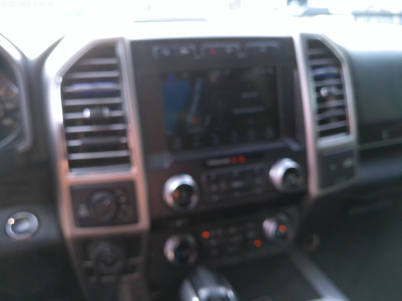 Ford F-150 Platinum 4WD SuperCrew 5.5' Box 2017 Ford F-150 Platinum 4WD SuperCrew 5.5' Box 2017