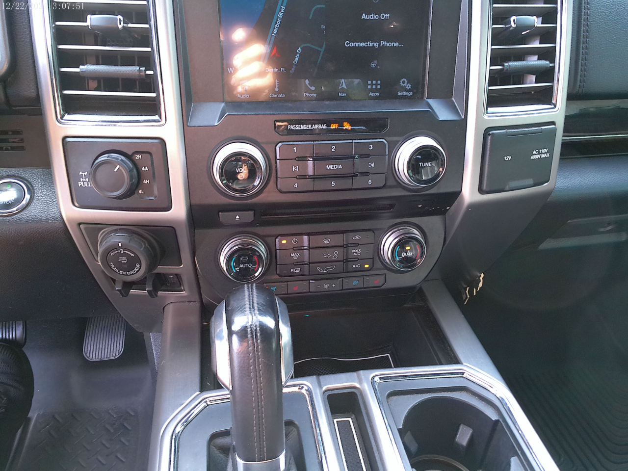 Ford F-150 Platinum 4WD SuperCrew 5.5' Box 2017 Ford F-150 Platinum 4WD SuperCrew 5.5' Box 2017