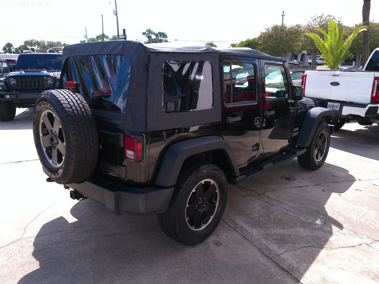 2017 Jeep Wrangler Unlimited Sport photo 2