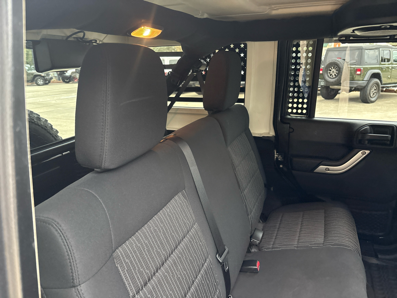 Jeep Wrangler Unlimited 4WD 4dr Rubicon 2012