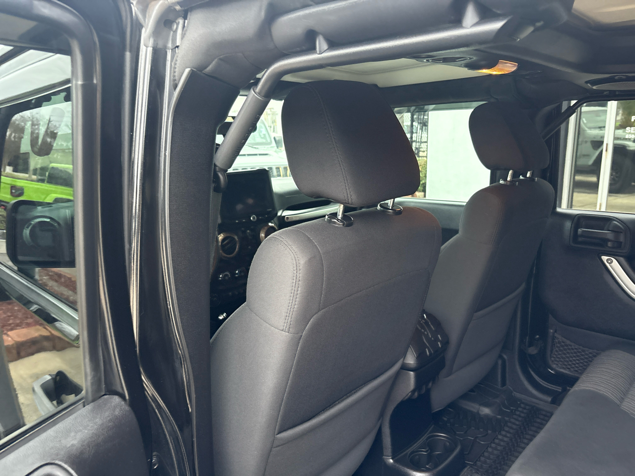 Jeep Wrangler Unlimited 4WD 4dr Rubicon 2012