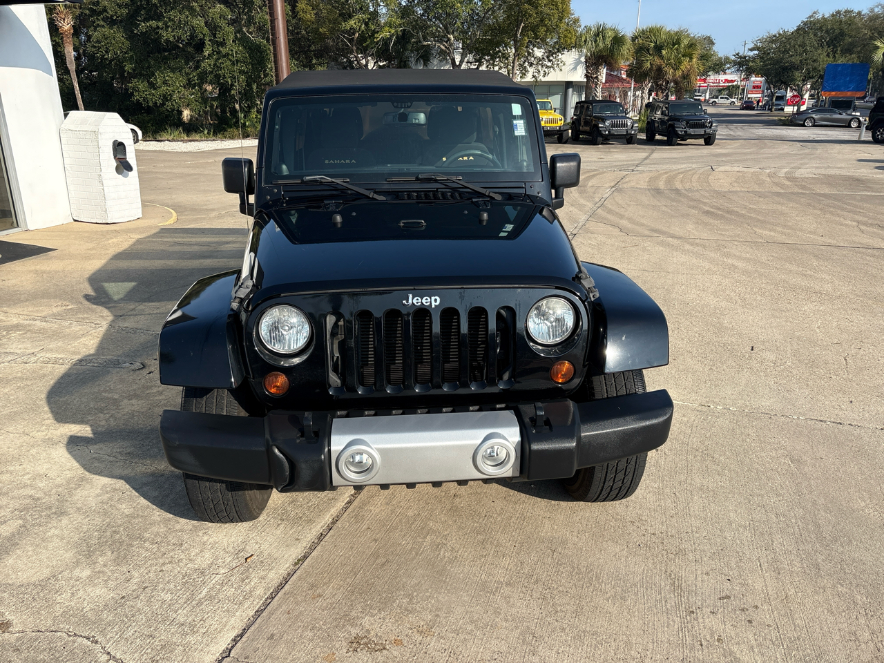 Jeep Wrangler Unlimited 4WD 4dr Sahara 2013
