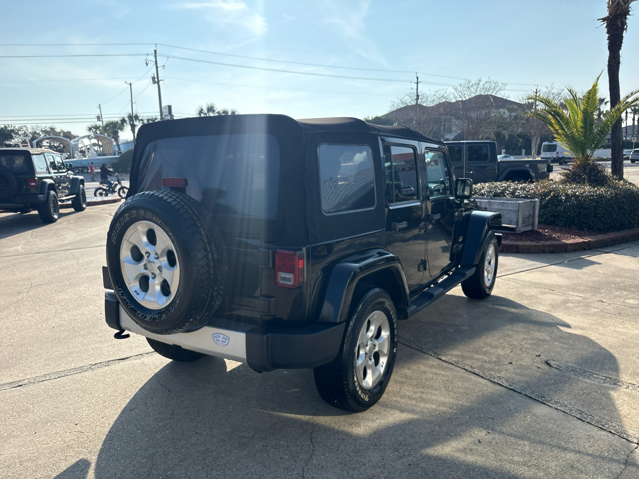Jeep Wrangler Unlimited 4WD 4dr Sahara 2013