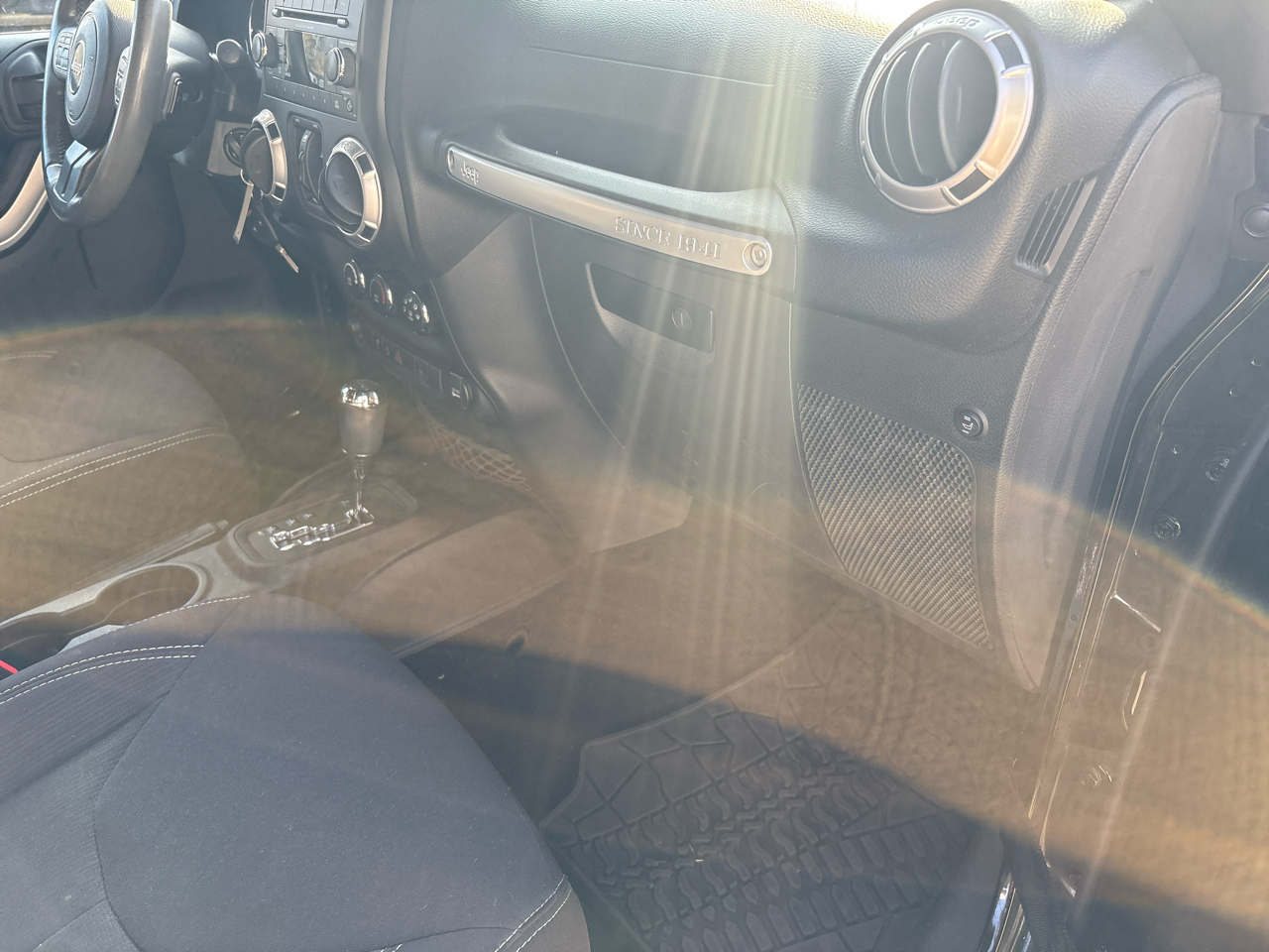 Jeep Wrangler Unlimited 4WD 4dr Sahara 2013