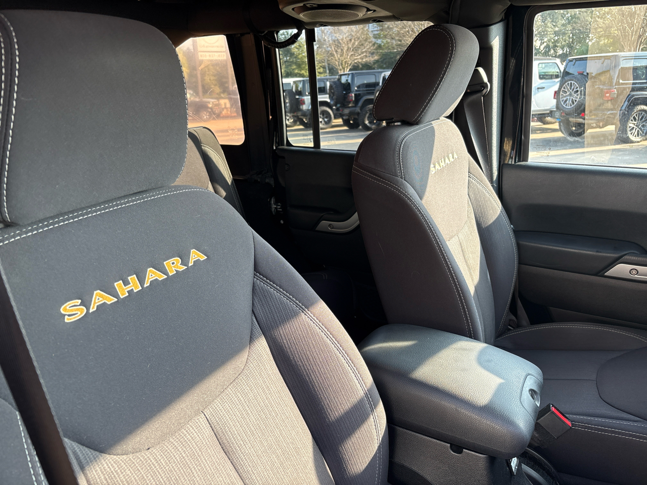 Jeep Wrangler Unlimited 4WD 4dr Sahara 2013