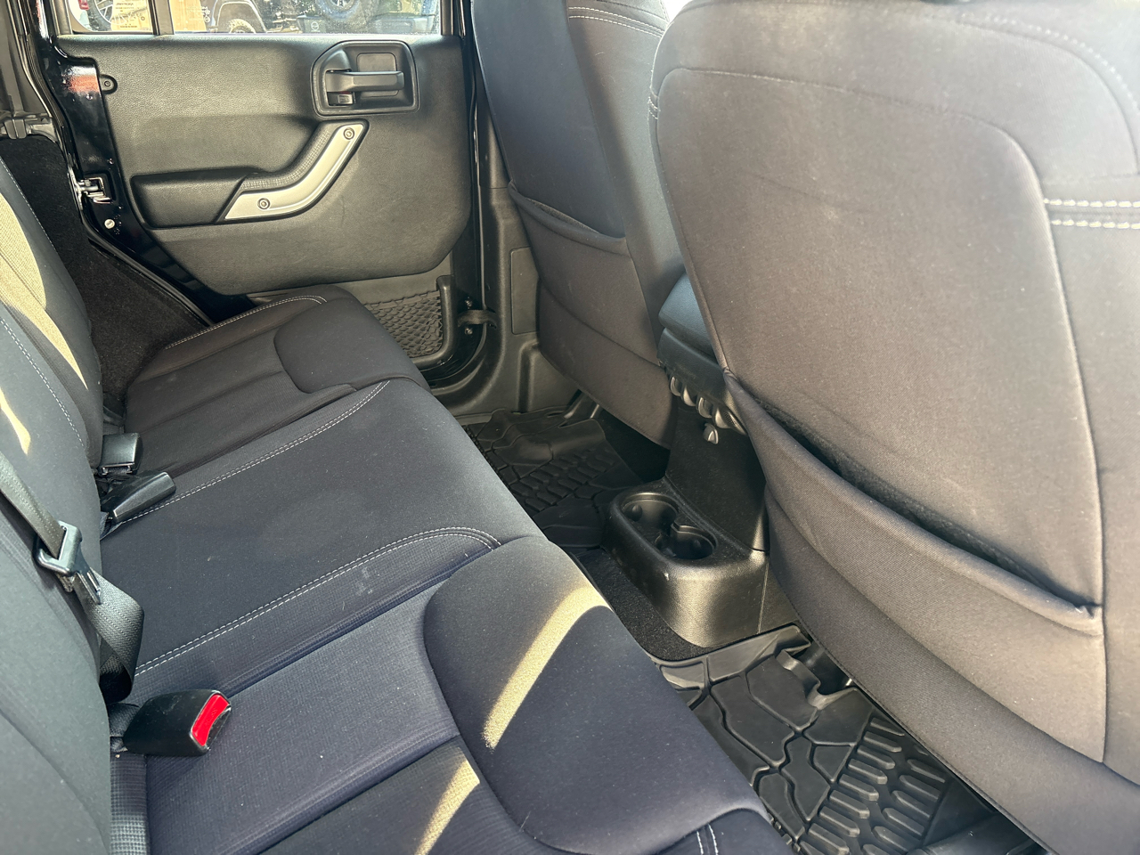 Jeep Wrangler Unlimited 4WD 4dr Sahara 2013