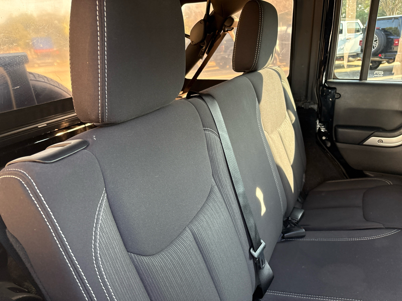 Jeep Wrangler Unlimited 4WD 4dr Sahara 2013